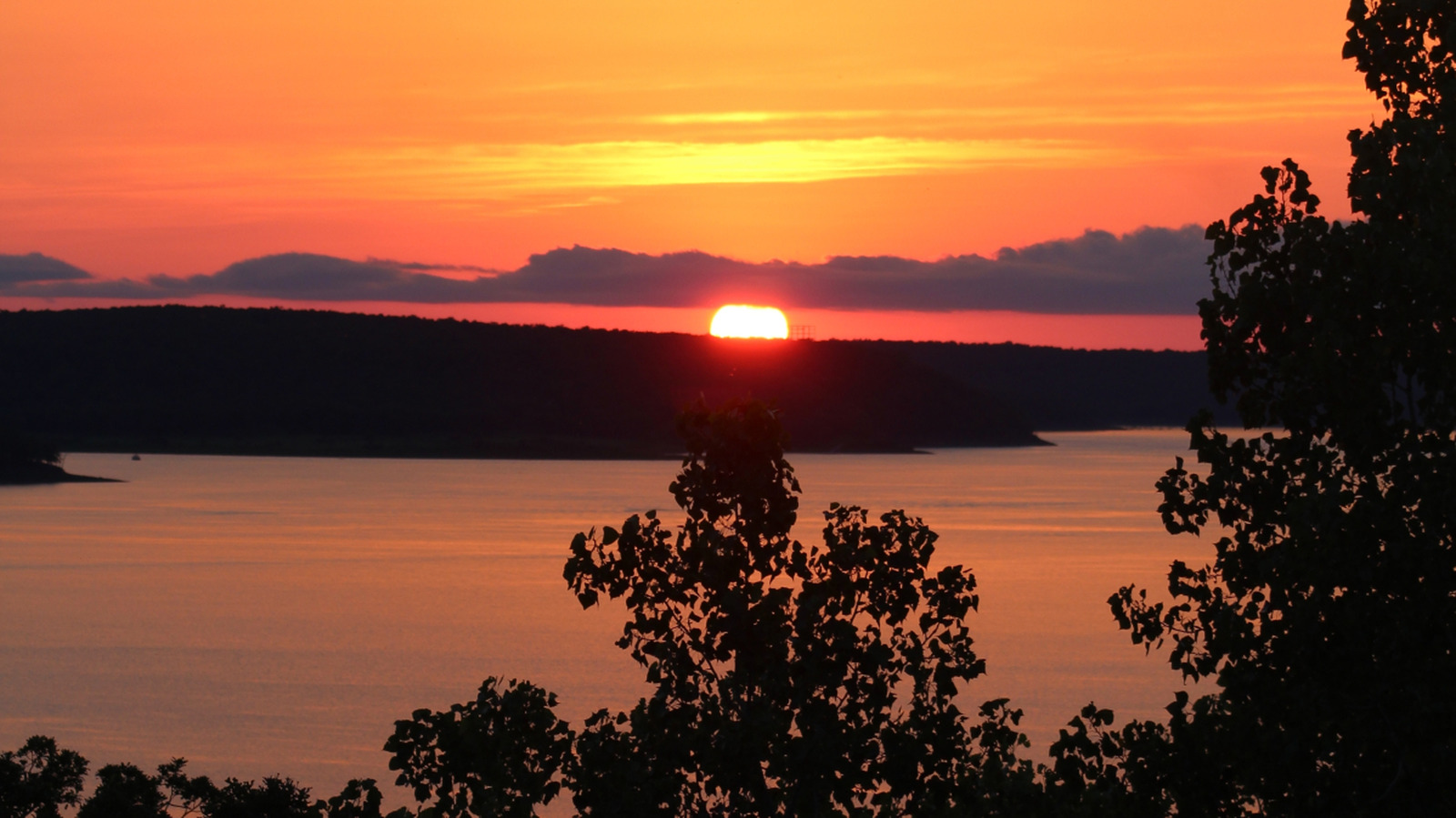 This Artificial Lake Outside Tulsa Is A Scenic Boating Paradise With Fishing, Camping, And A Swim Beach