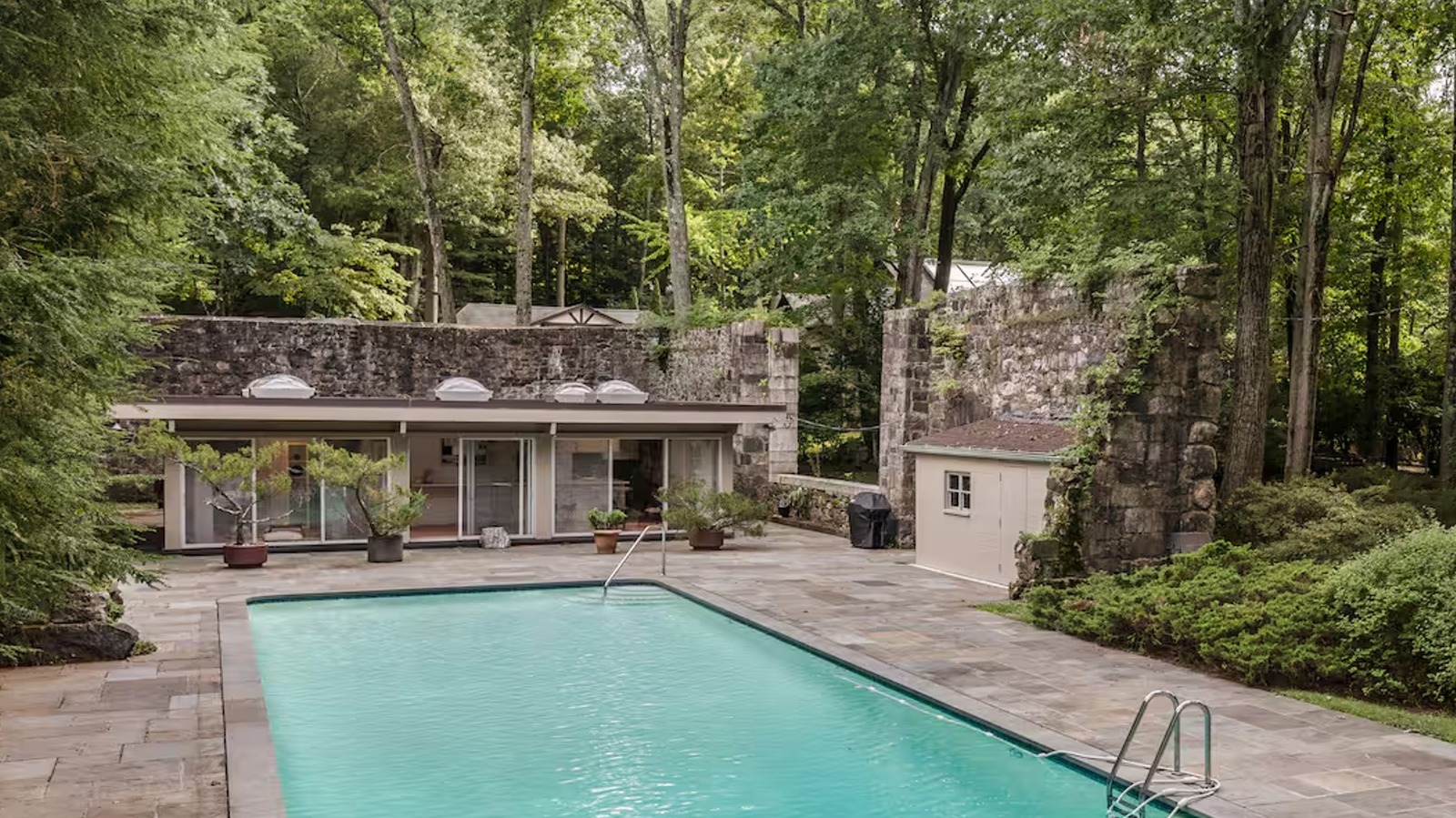 This Artistic Connecticut Airbnb With A Pool And Zen Vibes Was Once Home To Mount Rushmore’s Creator – Islands