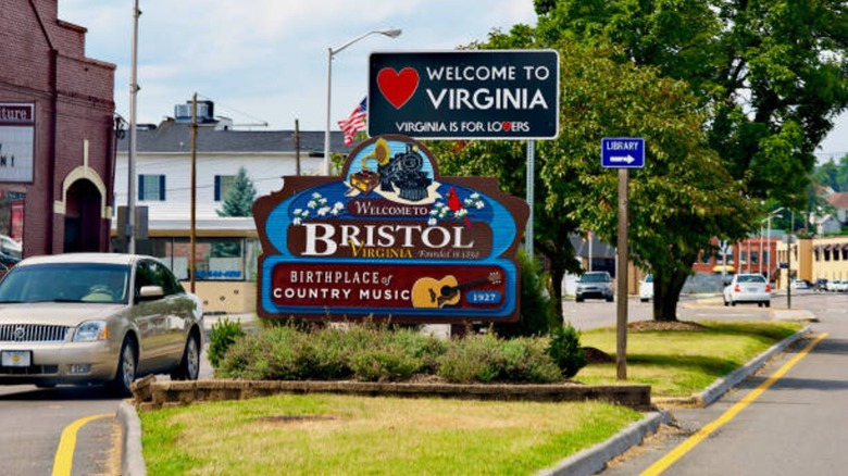 picture of Bristol sign showing birthplace of country music