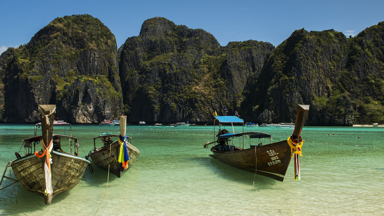 May Bay boats