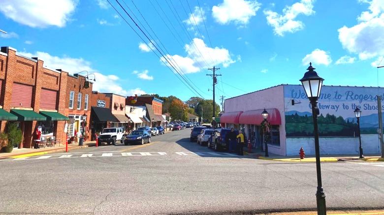 A beautiful day in Downtown Rogersville with the Rogersville mural visible on the right.