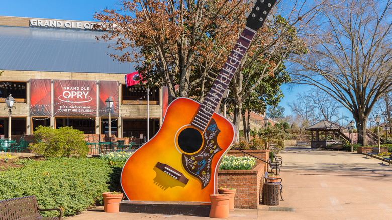 Guitar statue outside Grand Ole Opry