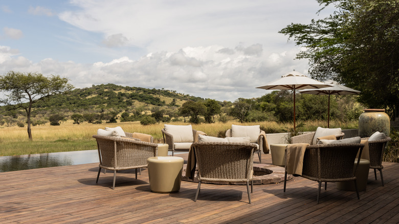 Outside dining table at Singita Serengeti House