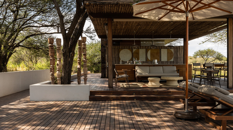 Lounge and bar at Singita Serengeti House