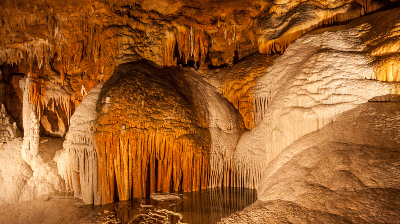 The interior of the impressive Onondaga Cave
