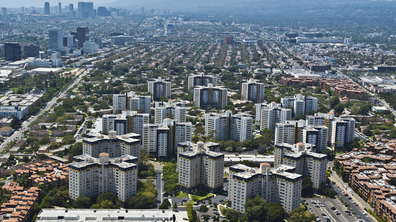 Aerial shot of Hancock Park in Los Angeles
