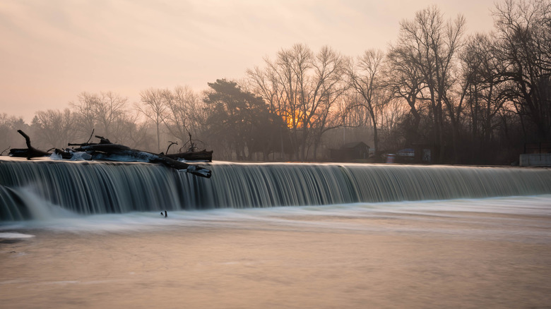 Detailed photo of Thiensville dam in Wisconsin