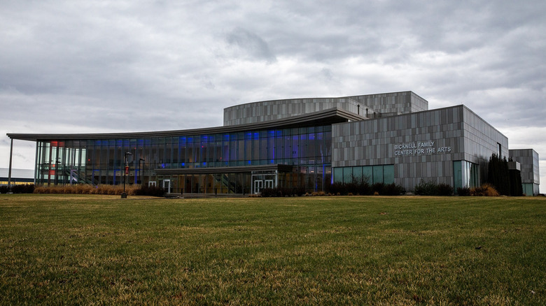 Exterior of the Bicknell Arts Center on a cloudy day