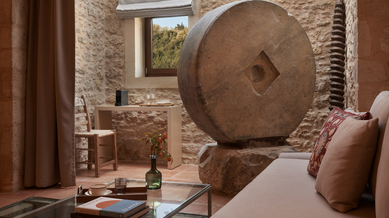 A historic olive mill in a hotel suite