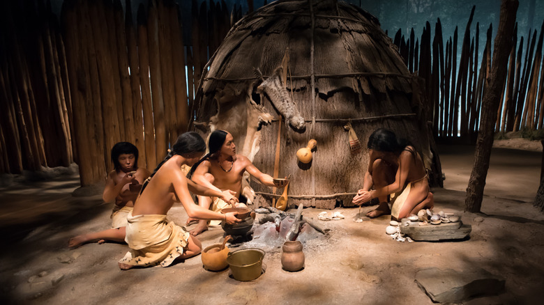 Figures of Indigenous people in an exhibit at Mashantucket Pequot Museum