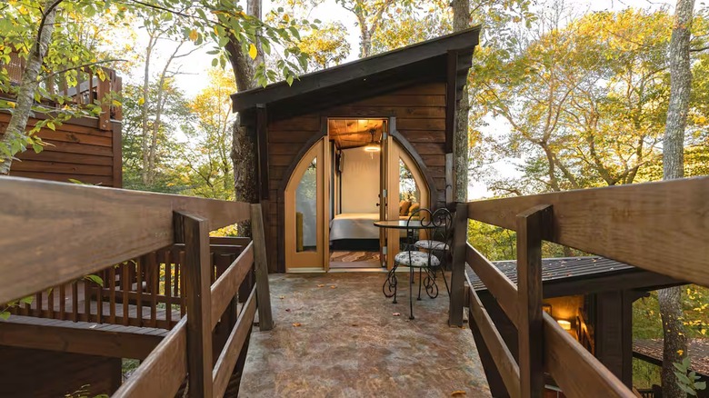 The treehouse bedroom with wooden bridges and platforms in the treetops