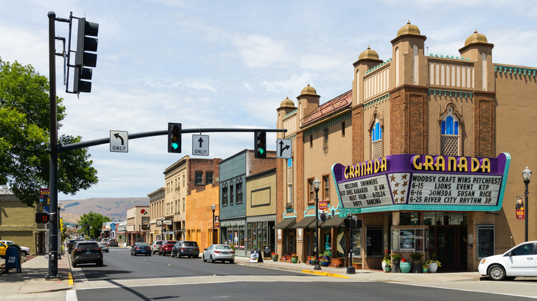 E 2nd St - The Dalles, Oregon