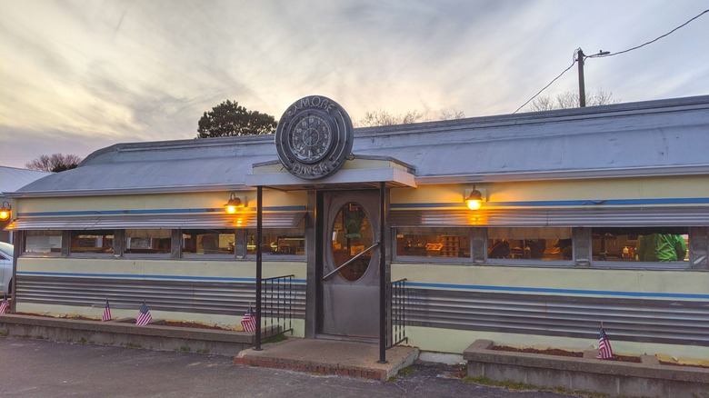 Exterior of Exmore Diner cloudy day