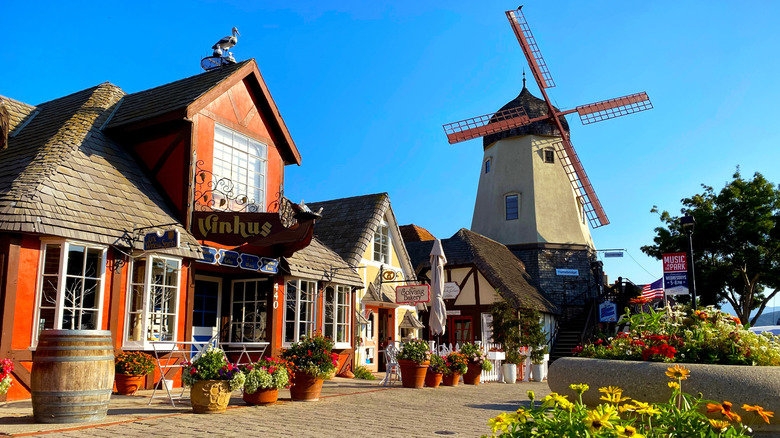 picture of Solvang street showing windmill and Danish Village
