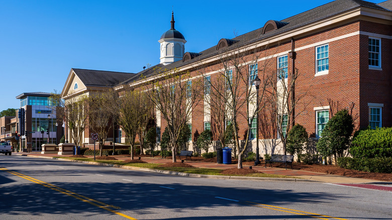 Downtown Holly Springs, Town Hall building