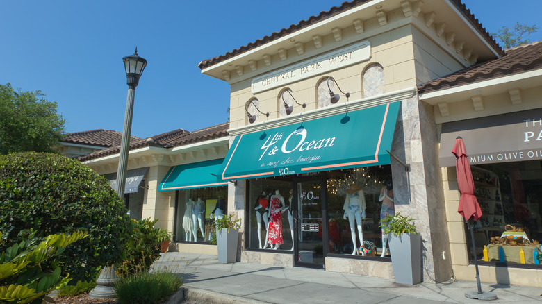 Small Florida downtown Lake Mary in Central Florida with shopping and dining.
