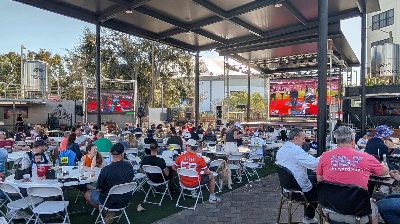 This Former Florida Gas Station Was Voted The Best Sports Bar In America And Takes Up Two City Blocks