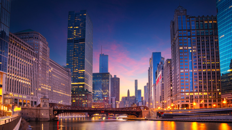 Cityscape of Chicago at sunrise