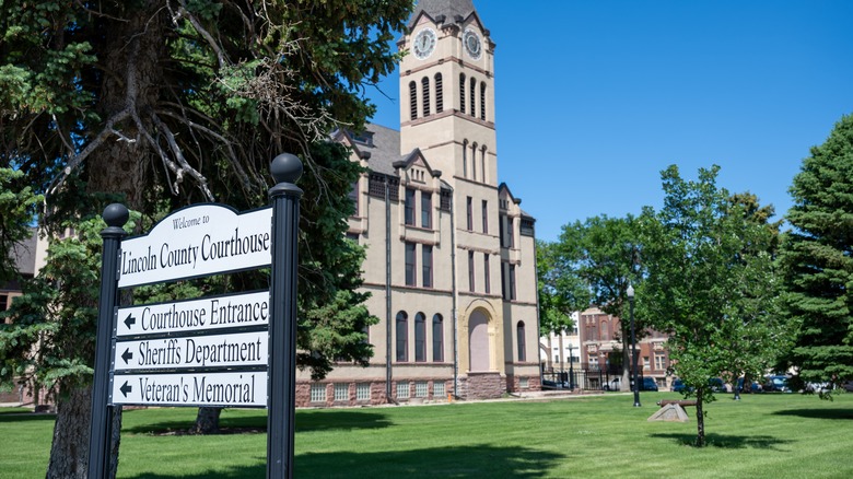 Lincoln County Courthouse in Canton, South Dakota