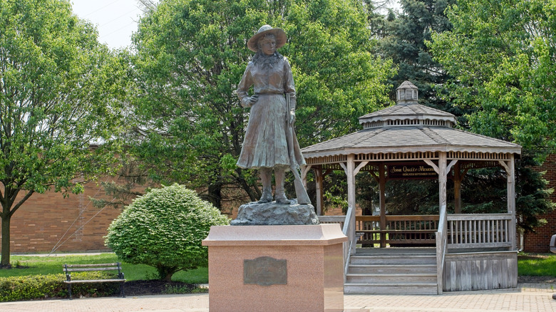 Annie Oakley statue in Greenville Ohio