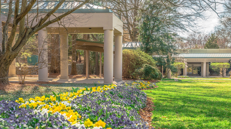 an outdoor area with pillars at the Jimmy Carter Library and Museum