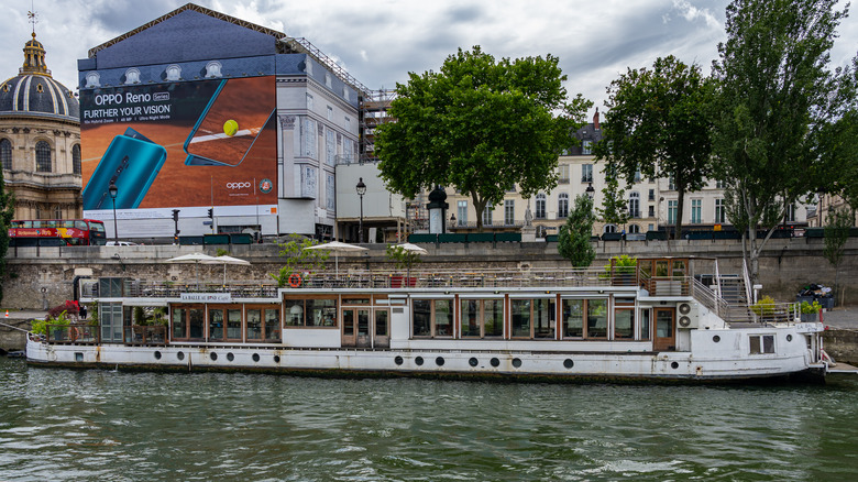 Dinner cruise in Paris