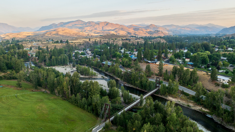 The town of Winthrop sits beside a river under the mountains
