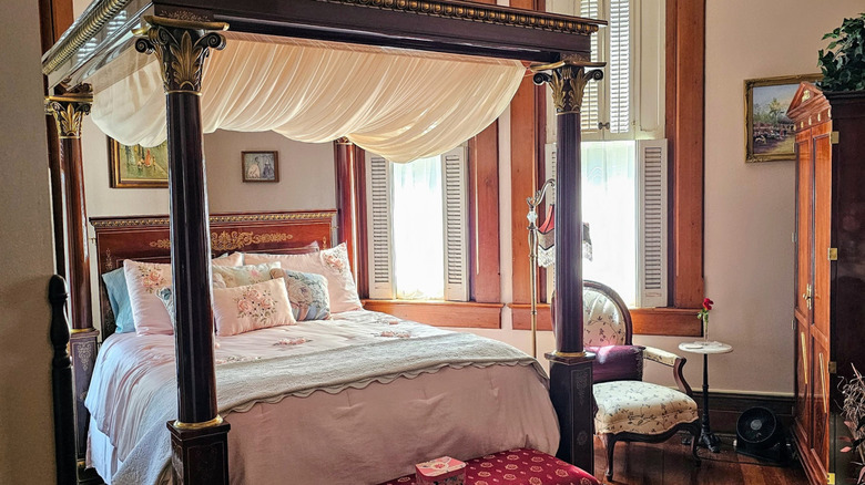 antique style bedroom at the Pleasants Rose Mansion Inn in Vevay, Indiana