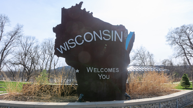 Wisconsin state welcome sign