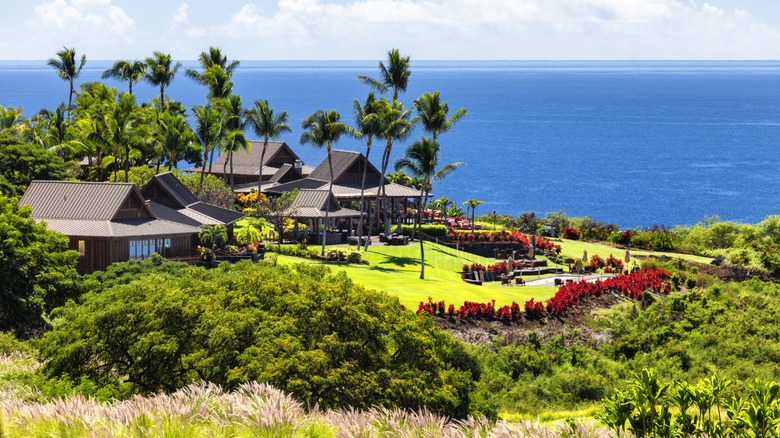 The clubhouse at Hokulia overlooking the ocean