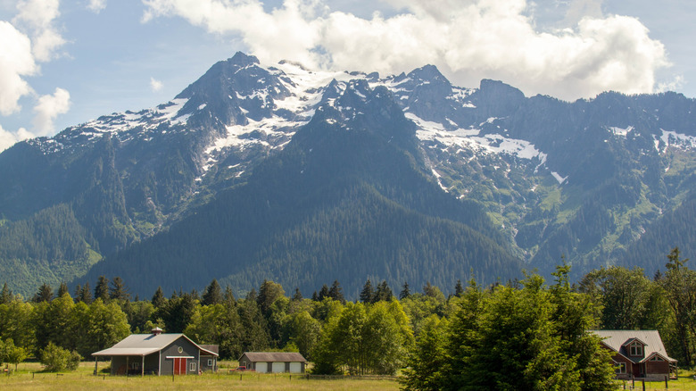 Mountains along the Cascade Loop in Washington