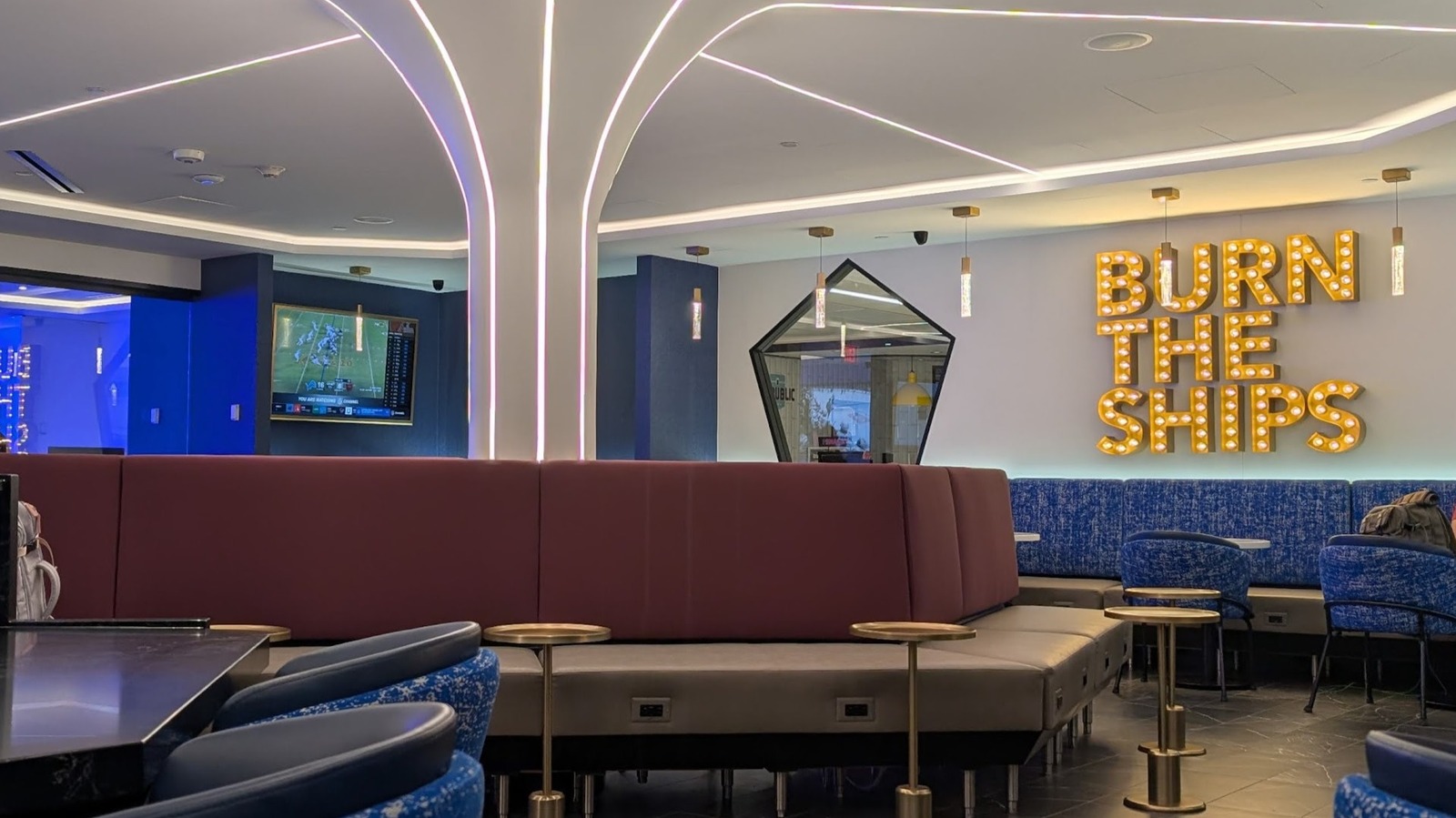 This Midwest Airport Just Opened A One-Of-A-Kind Lounge With Lots Of Gaming Consoles And A Complimentary Buffet