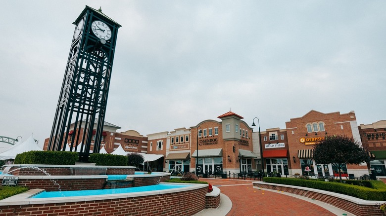 Clock tower and fountain in Columbiana, Ohio