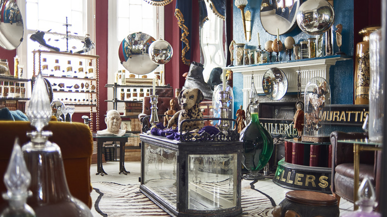 An antique store full of many collectables and baubles