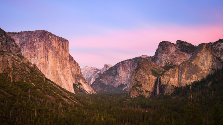 Sunset at Tunnel View in Yosemite National Park