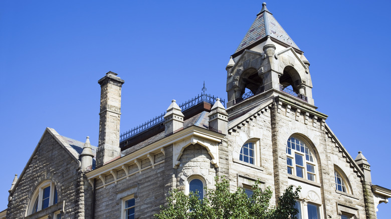 The facade of Amhert City Hall in Ohio
