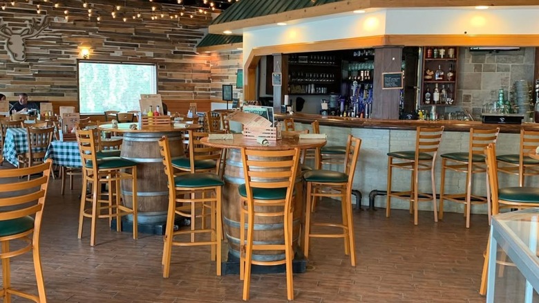 The interior of Moosehead BBQ in Amherst, Ohio