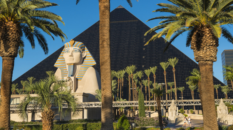 external view of luxor las vegas