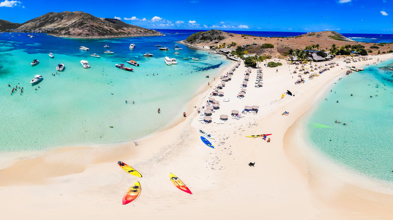 A beach on Pinel island