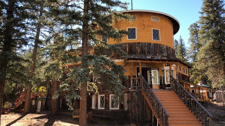 Facade of the Glen Isle Resort in Bailey, Colorado