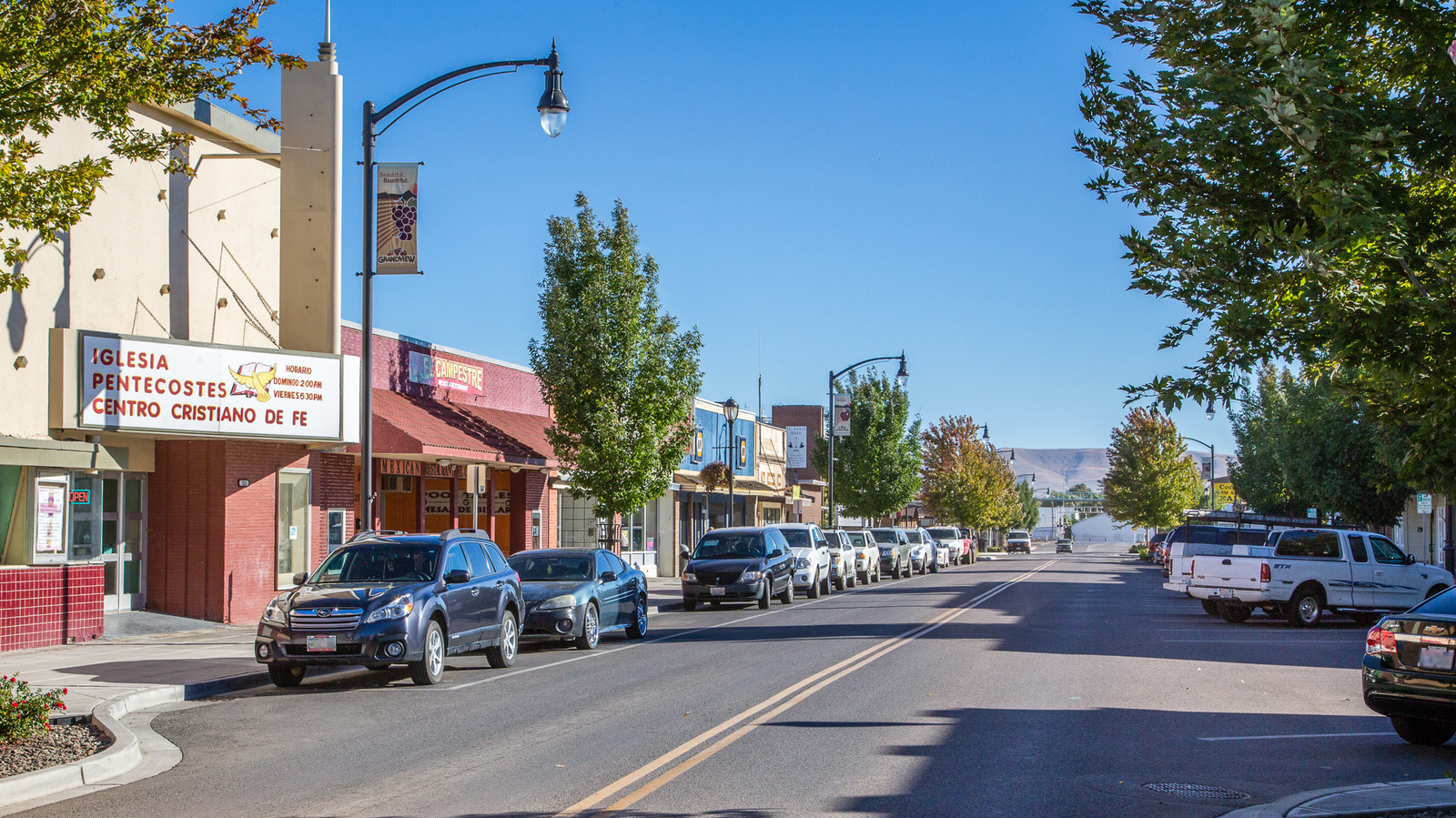 This Quiet City In Washington's Yakima Valley Is The Perfect Basecamp For Wine Tastings And Mountain Views