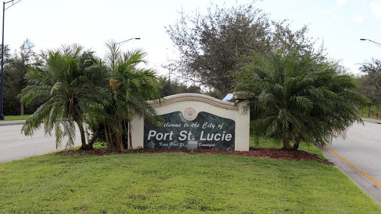 The Port St. Lucie welcome city to at the city limits