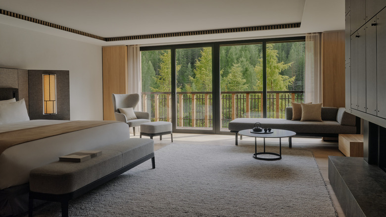 A room at Aman Rosa Alpina is decorated with dark metal and stone with natural wood accents