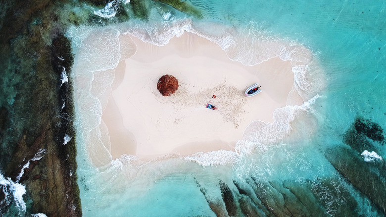  Mopion Island