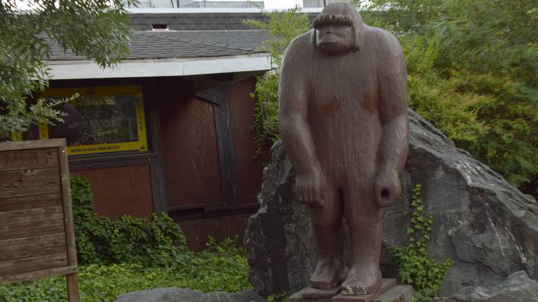 Bigfoot statue in front of cabin in Willow Creek, California