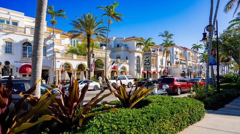 Fifth Avenue shops in Naples