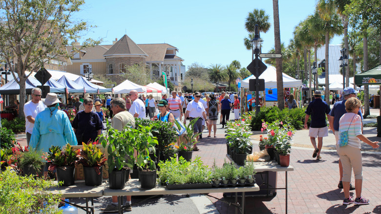 Market at Brownwood Paddock Square