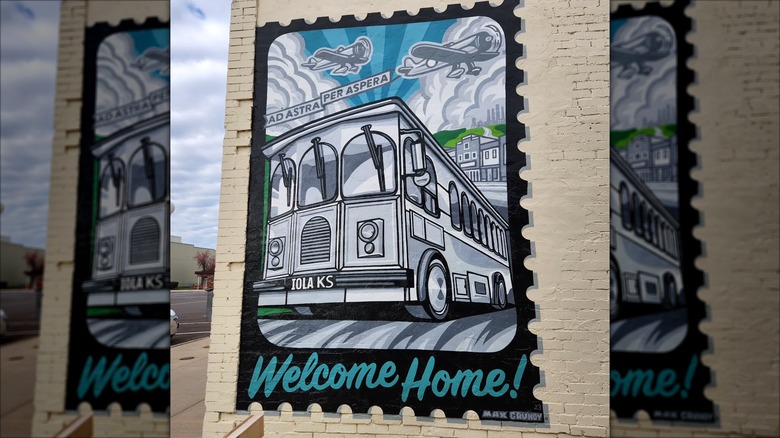Welcome Home mural in Iola, Kansas