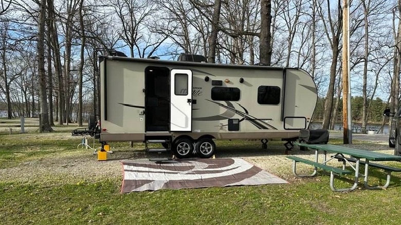 RV parked at Pittsfield City Lake campground with picnic table