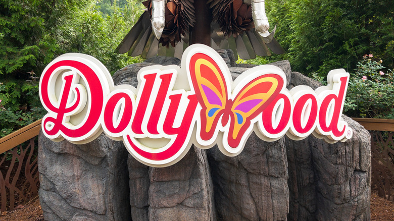 Dollywood sign